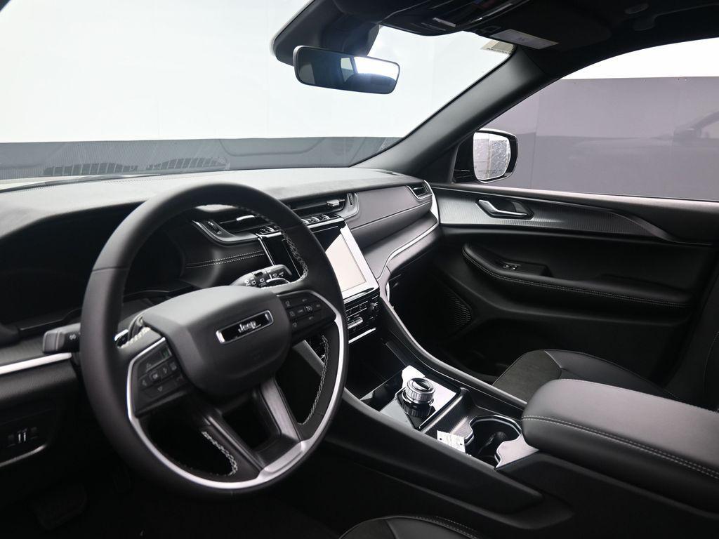 new 2025 Jeep Grand Cherokee car, priced at $43,230