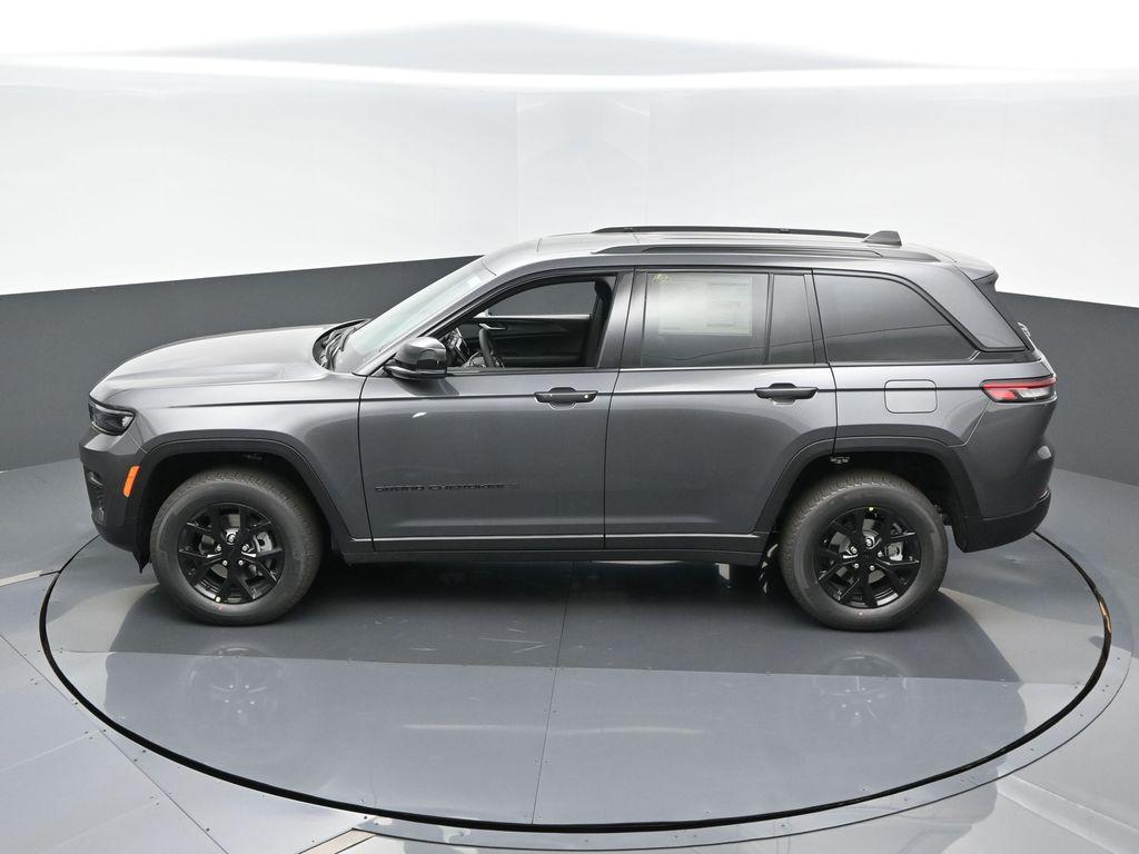 new 2025 Jeep Grand Cherokee car, priced at $43,230