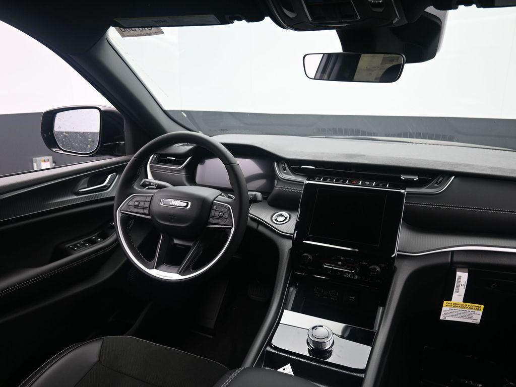 new 2025 Jeep Grand Cherokee car, priced at $43,230