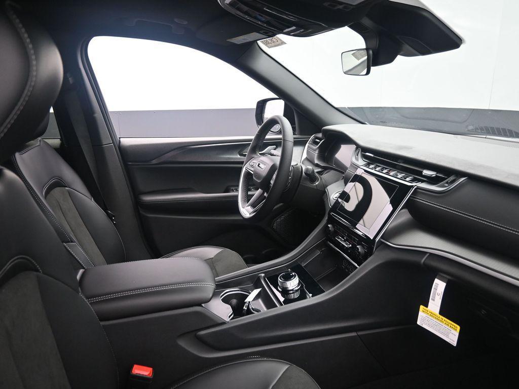 new 2025 Jeep Grand Cherokee car, priced at $43,230