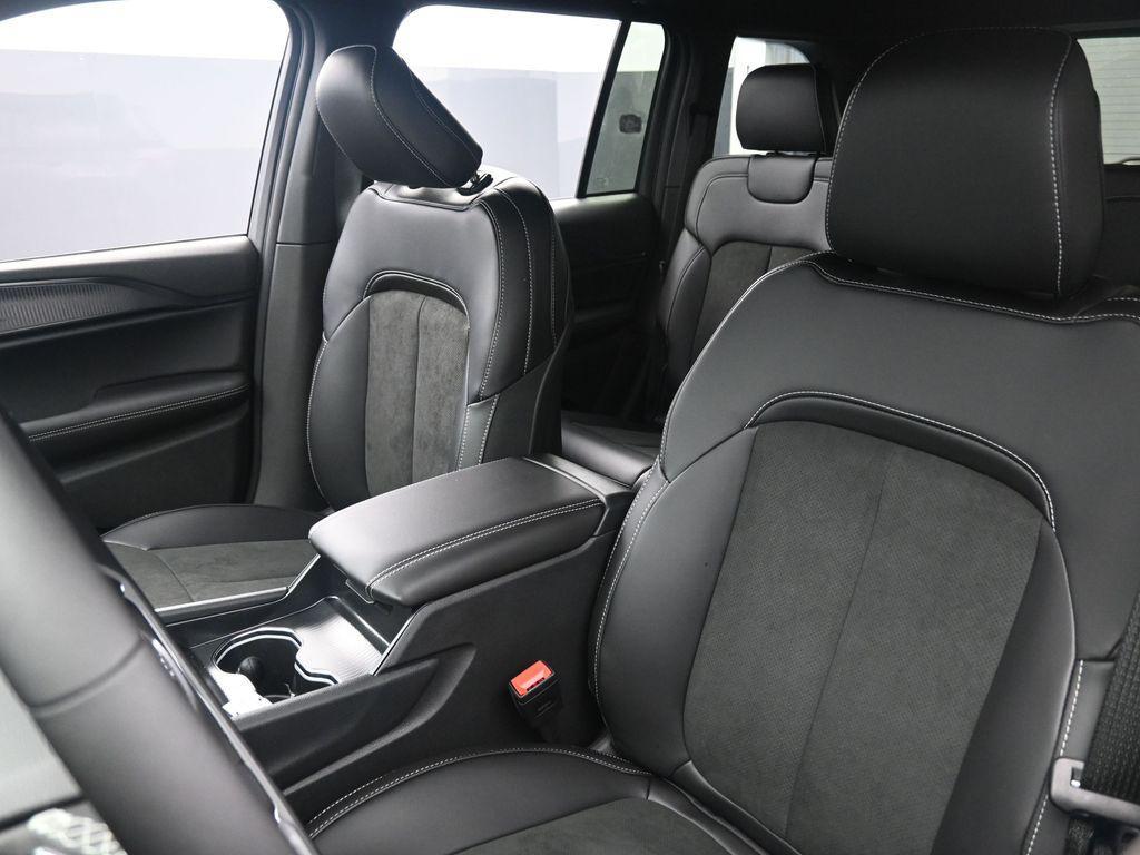new 2025 Jeep Grand Cherokee car, priced at $43,230