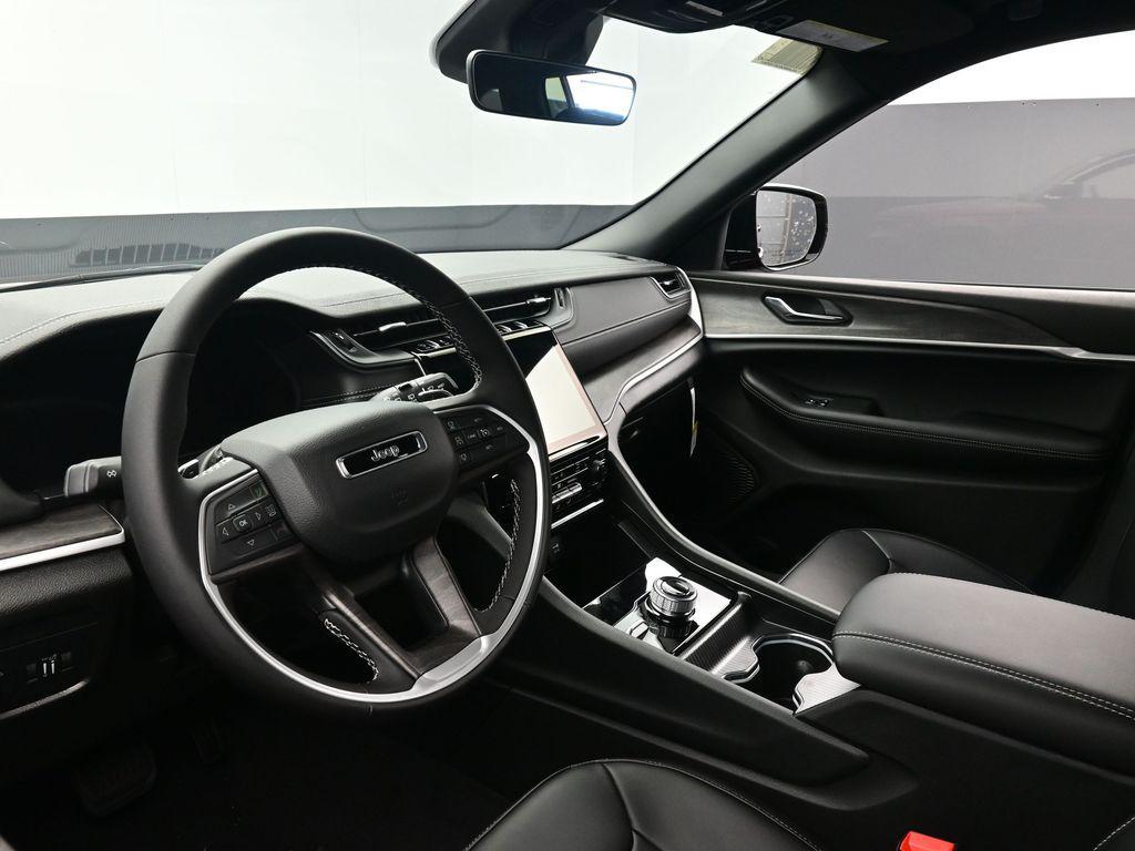 new 2025 Jeep Grand Cherokee car, priced at $46,260