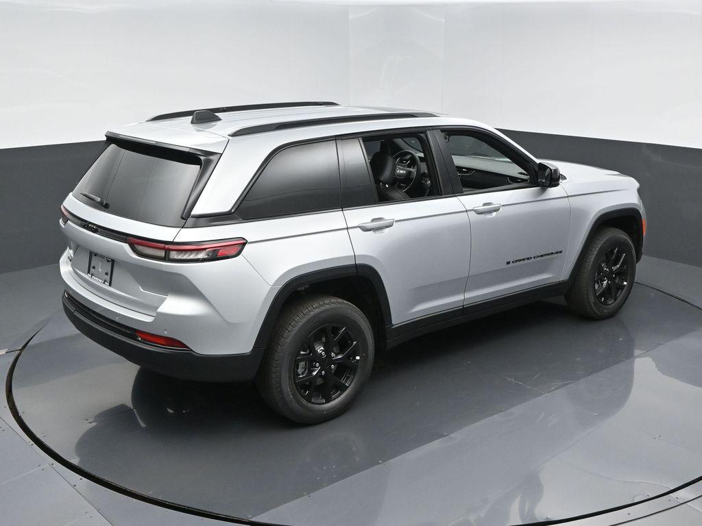 new 2025 Jeep Grand Cherokee car, priced at $44,480