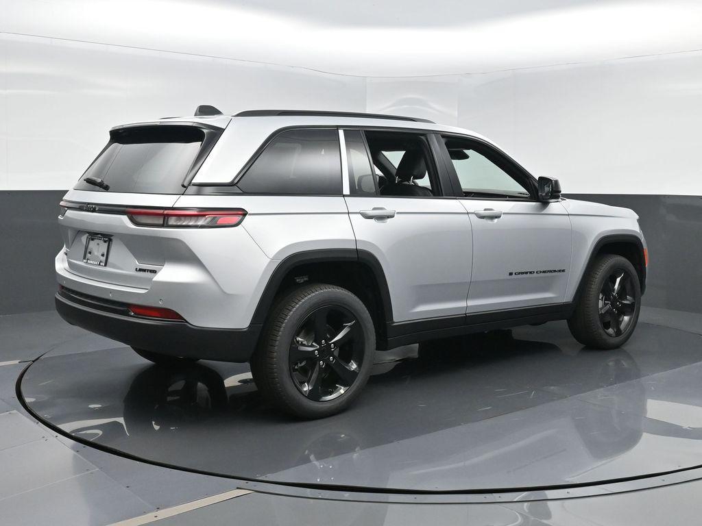 new 2025 Jeep Grand Cherokee car, priced at $49,235