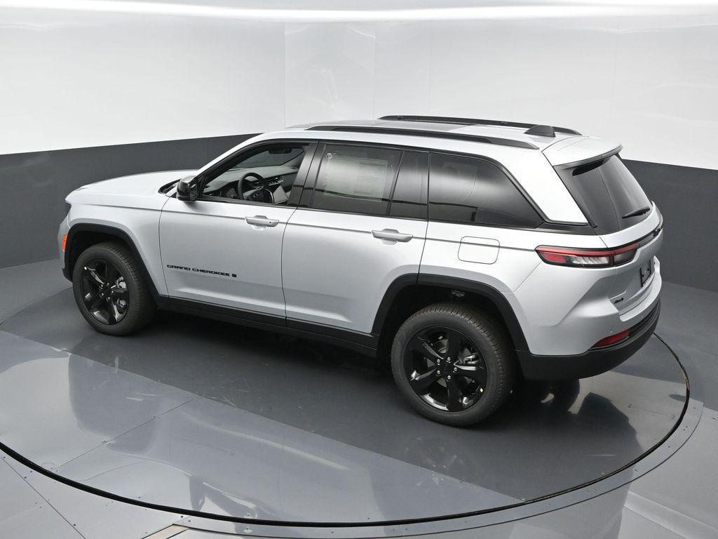 new 2025 Jeep Grand Cherokee car, priced at $49,235