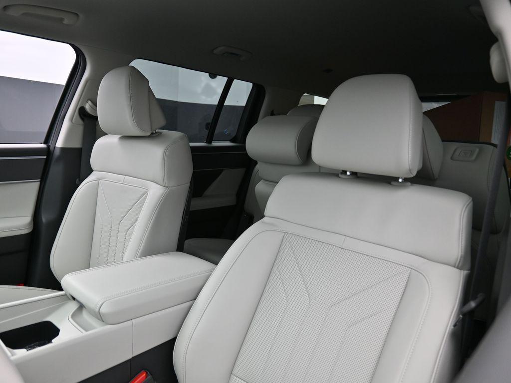 used 2024 Hyundai Santa Fe car, priced at $34,000