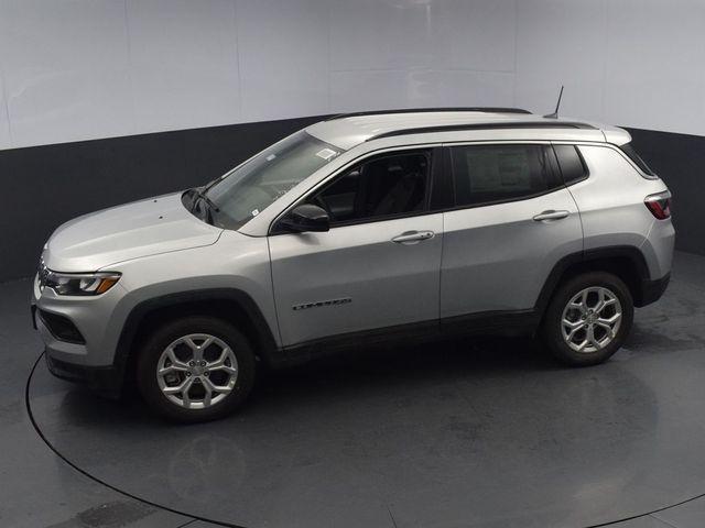 new 2024 Jeep Compass car, priced at $30,500