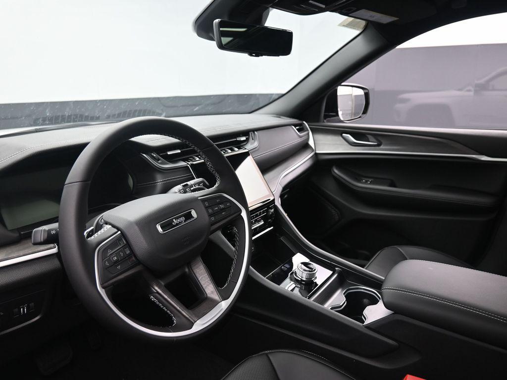 new 2025 Jeep Grand Cherokee car, priced at $48,840