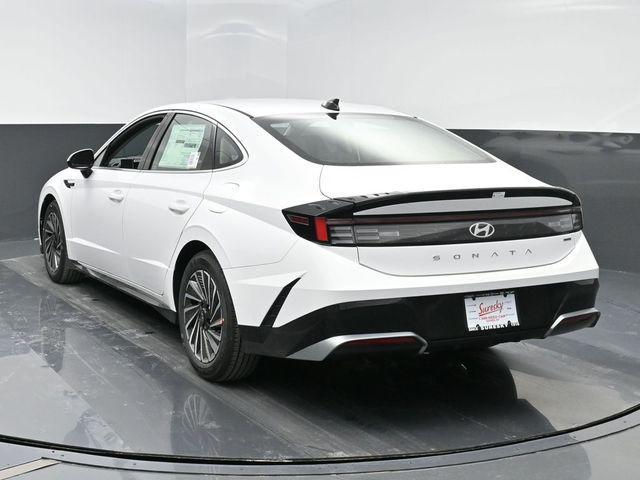 new 2025 Hyundai Sonata Hybrid car, priced at $33,180