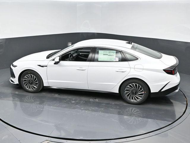 new 2025 Hyundai Sonata Hybrid car, priced at $33,180