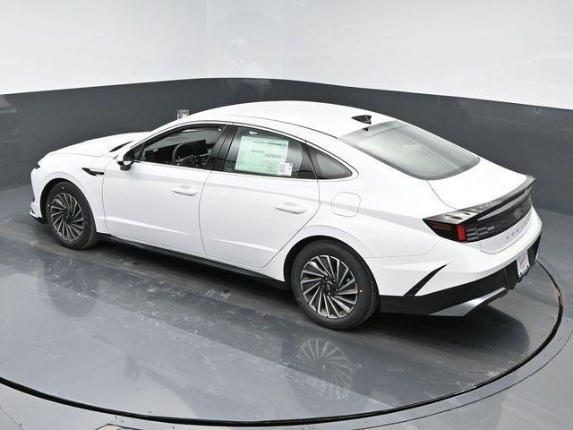 new 2025 Hyundai Sonata Hybrid car, priced at $33,180