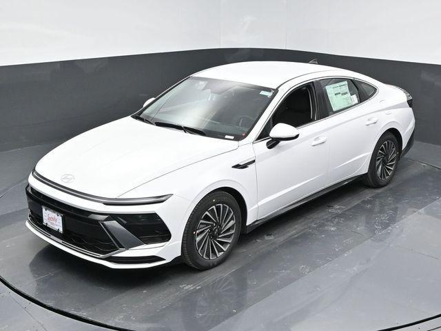 new 2025 Hyundai Sonata Hybrid car, priced at $33,180