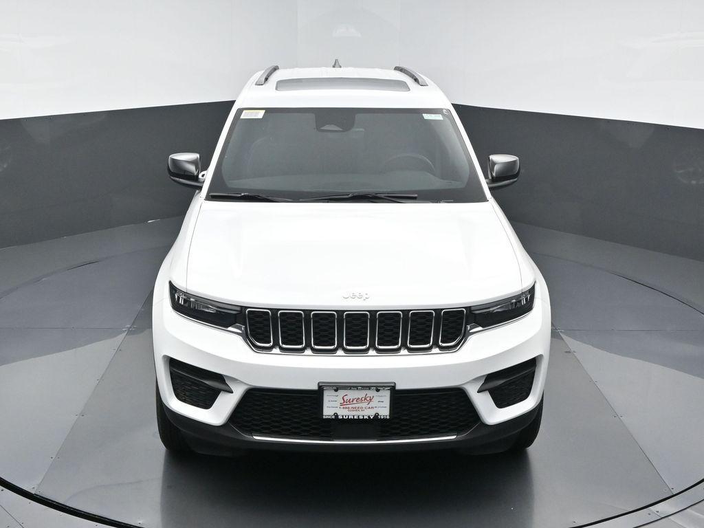 new 2025 Jeep Grand Cherokee car, priced at $39,570
