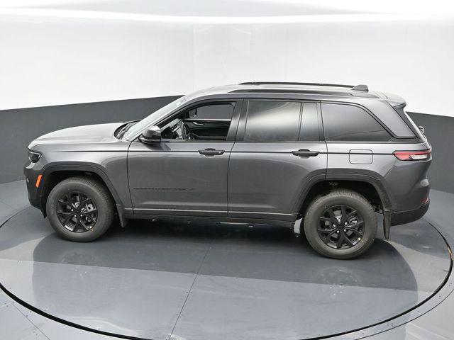 new 2025 Jeep Grand Cherokee car, priced at $46,955