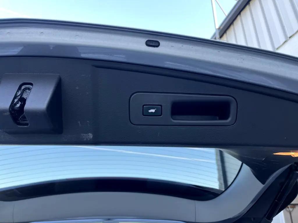 used 2016 Acura MDX car, priced at $13,701