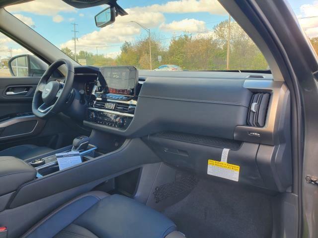 new 2025 Nissan Pathfinder car, priced at $45,647