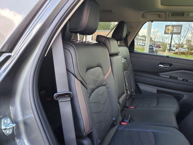 new 2025 Nissan Pathfinder car, priced at $45,647