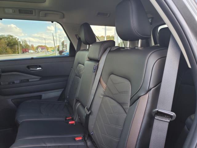 new 2025 Nissan Pathfinder car, priced at $45,647