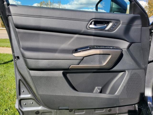 new 2025 Nissan Pathfinder car, priced at $45,647