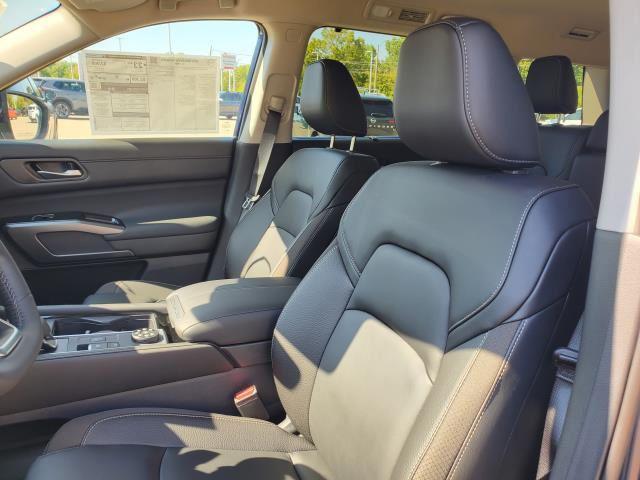 new 2025 Nissan Pathfinder car, priced at $39,086