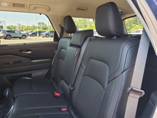 new 2025 Nissan Pathfinder car, priced at $39,086