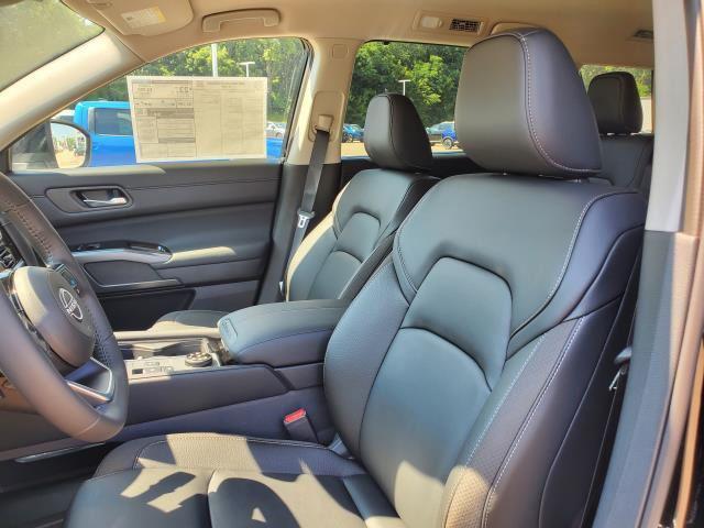 new 2025 Nissan Pathfinder car, priced at $44,119