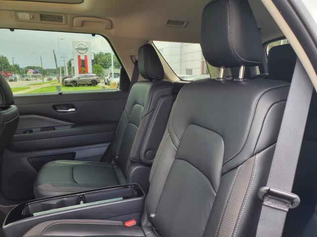 new 2025 Nissan Pathfinder car, priced at $47,543