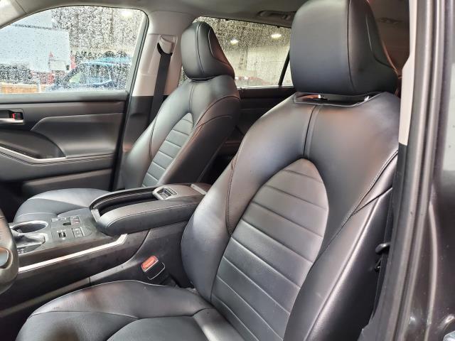 used 2023 Toyota Highlander car, priced at $39,998