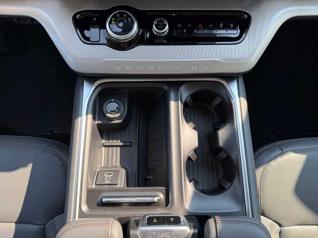 new 2025 Ford Expedition Max car, priced at $76,010