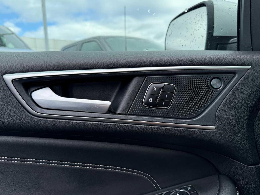 used 2024 Ford Edge car, priced at $29,104