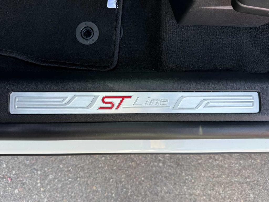 new 2025 Ford Explorer car, priced at $52,618