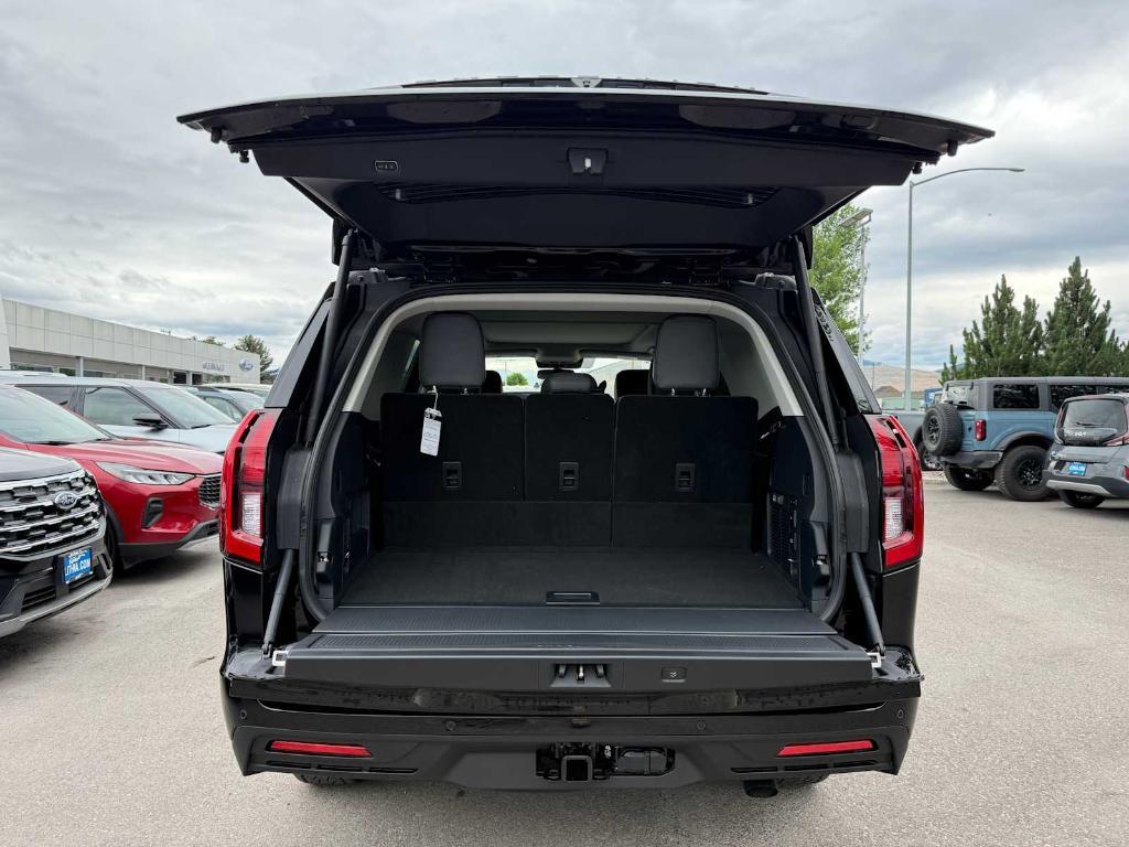 new 2025 Ford Expedition car, priced at $71,920