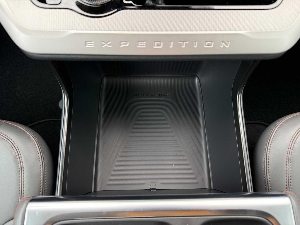 new 2025 Ford Expedition car, priced at $71,920