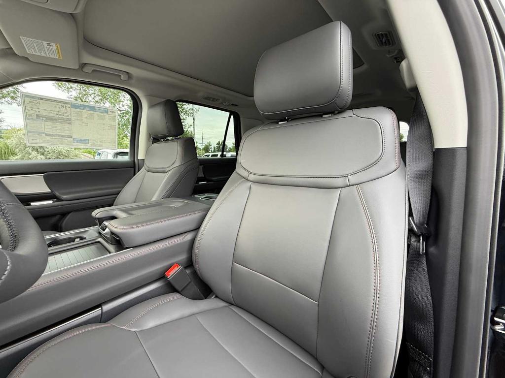new 2025 Ford Expedition car, priced at $71,920
