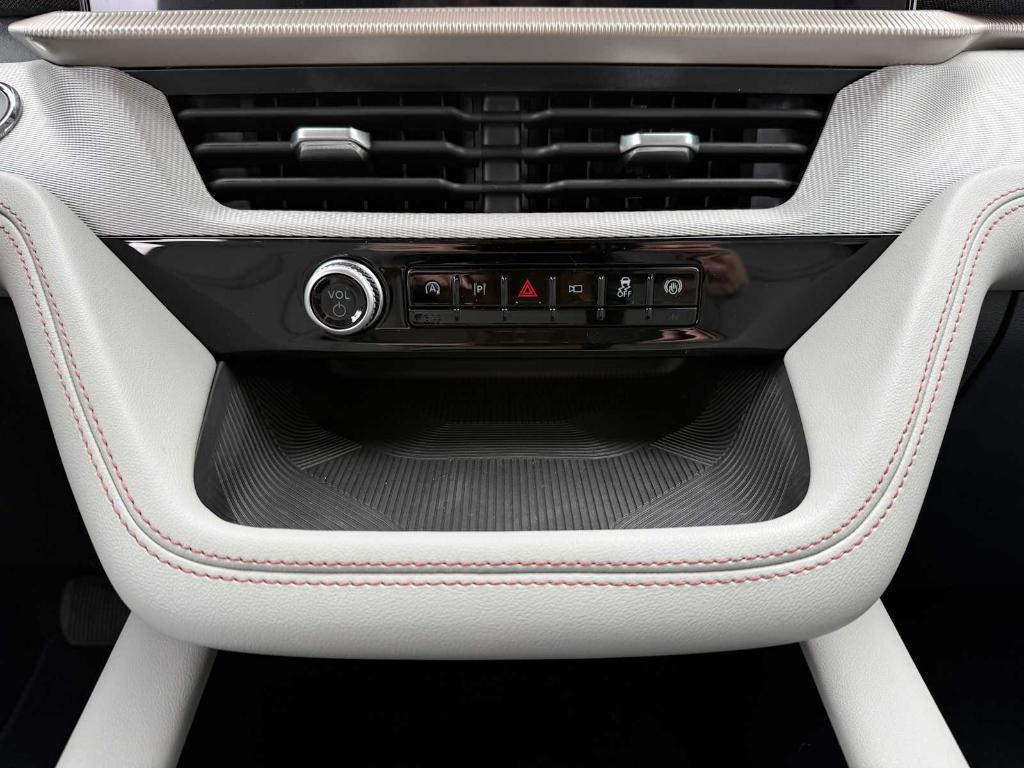 new 2025 Ford Explorer car, priced at $50,100
