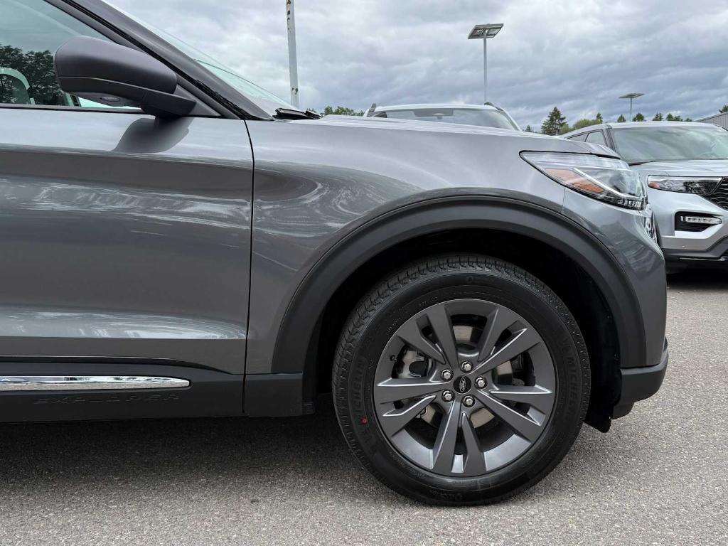 new 2025 Ford Explorer car, priced at $50,100