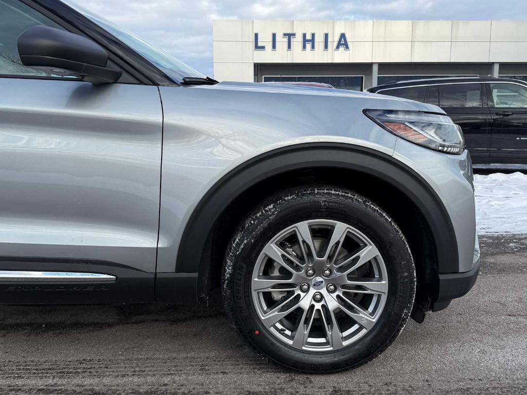 new 2025 Ford Explorer car, priced at $47,527