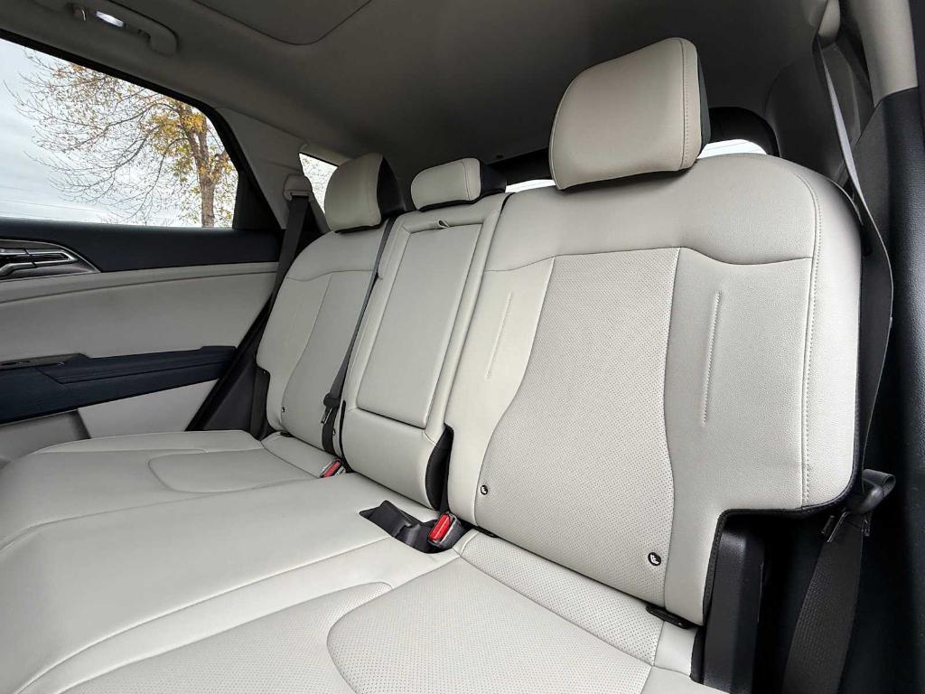 used 2025 Kia Sportage Hybrid car, priced at $29,995