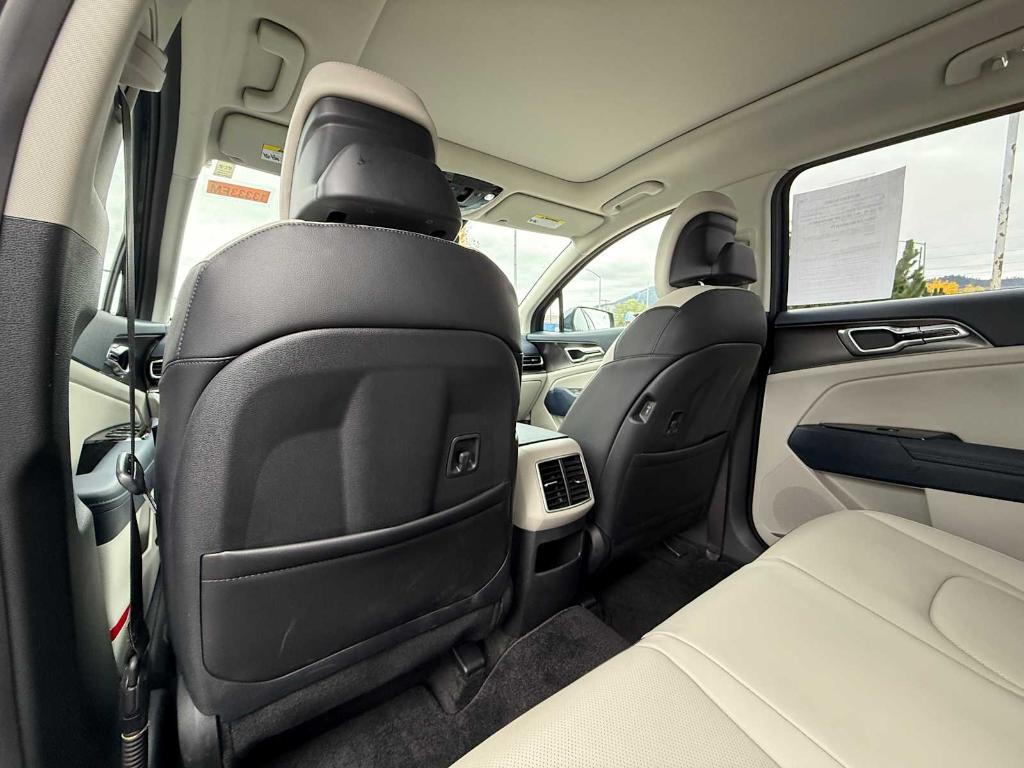 used 2025 Kia Sportage Hybrid car, priced at $29,995