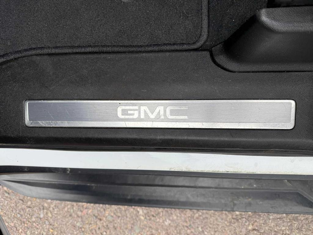 used 2022 GMC Yukon XL car, priced at $51,301