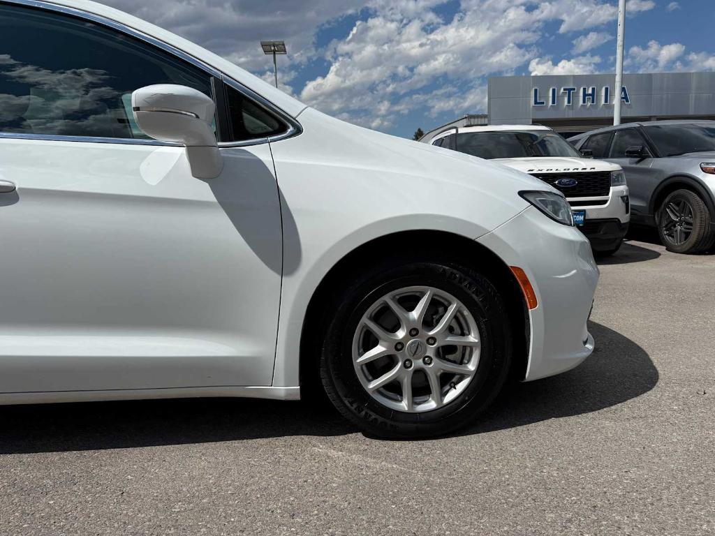 used 2022 Chrysler Pacifica car, priced at $23,000