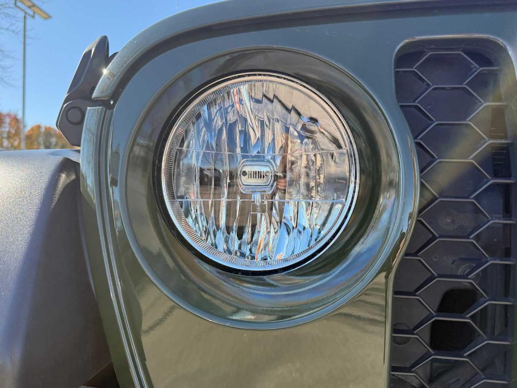 used 2022 Jeep Gladiator car, priced at $33,995