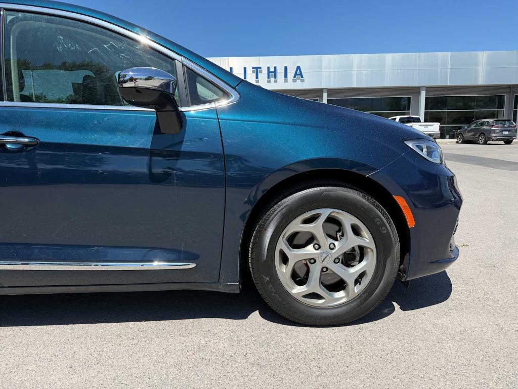 used 2023 Chrysler Pacifica car, priced at $32,888