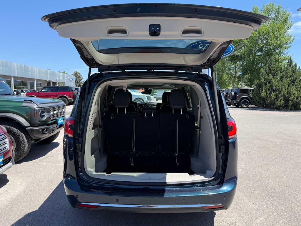 used 2023 Chrysler Pacifica car, priced at $32,888