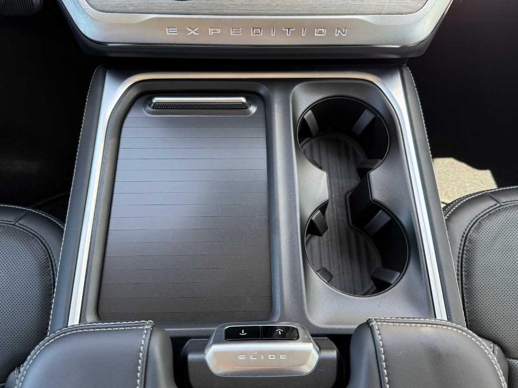 new 2025 Ford Expedition car, priced at $79,235
