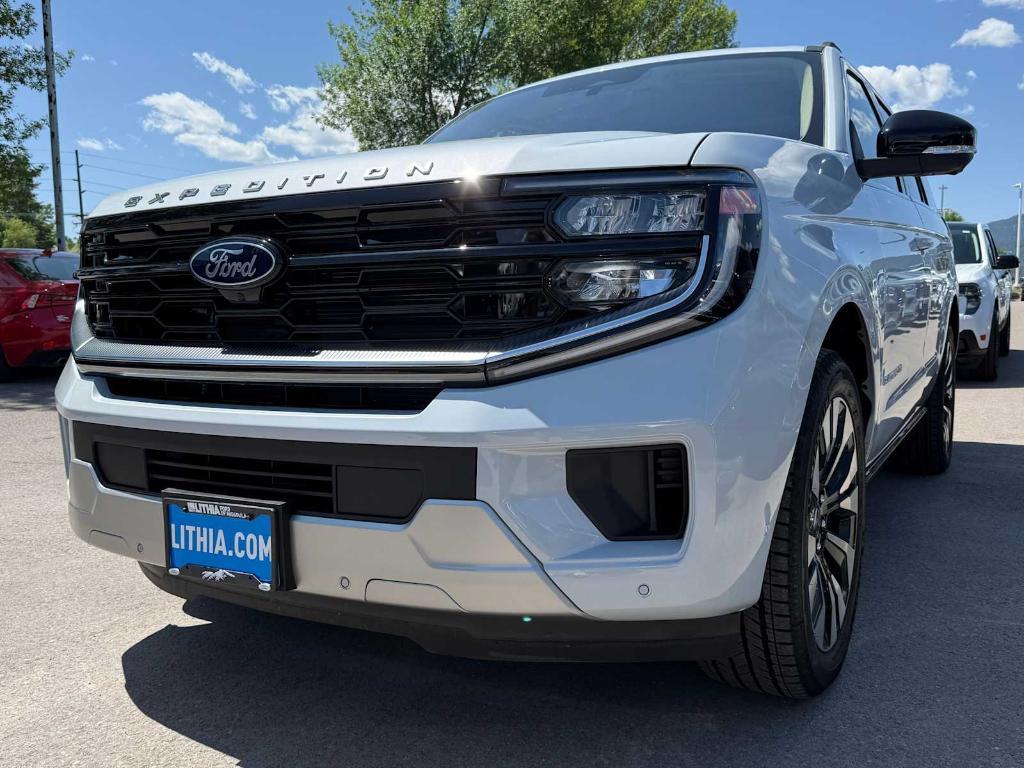 new 2025 Ford Expedition car, priced at $79,235