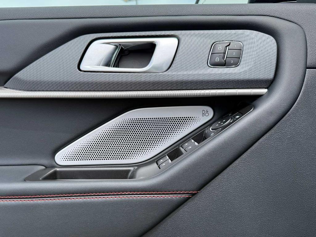 new 2025 Ford Explorer car, priced at $58,277