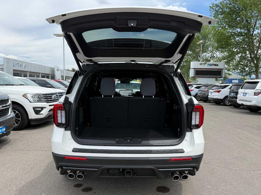 new 2025 Ford Explorer car, priced at $58,277
