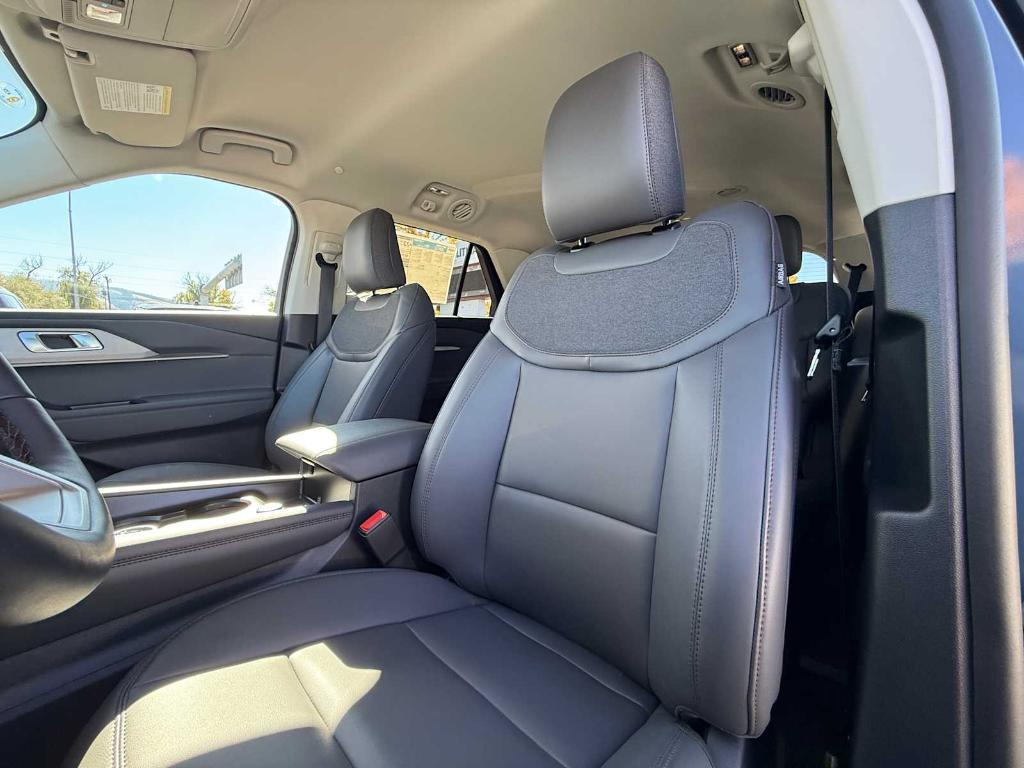 new 2025 Ford Explorer car, priced at $48,573