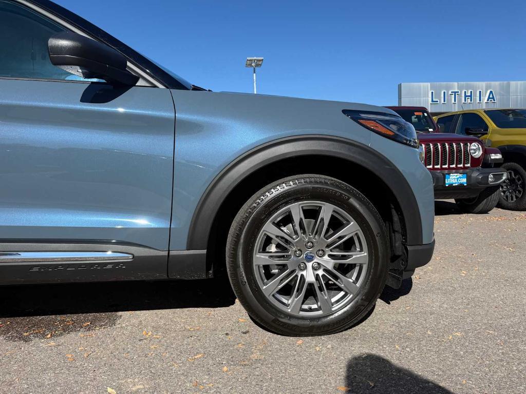 new 2025 Ford Explorer car, priced at $48,573